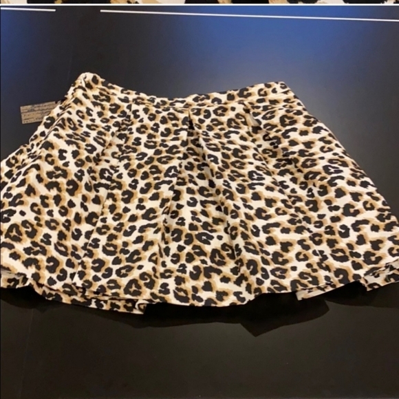 Leopard print lined pleated mini skirt - Picture 4 of 4
